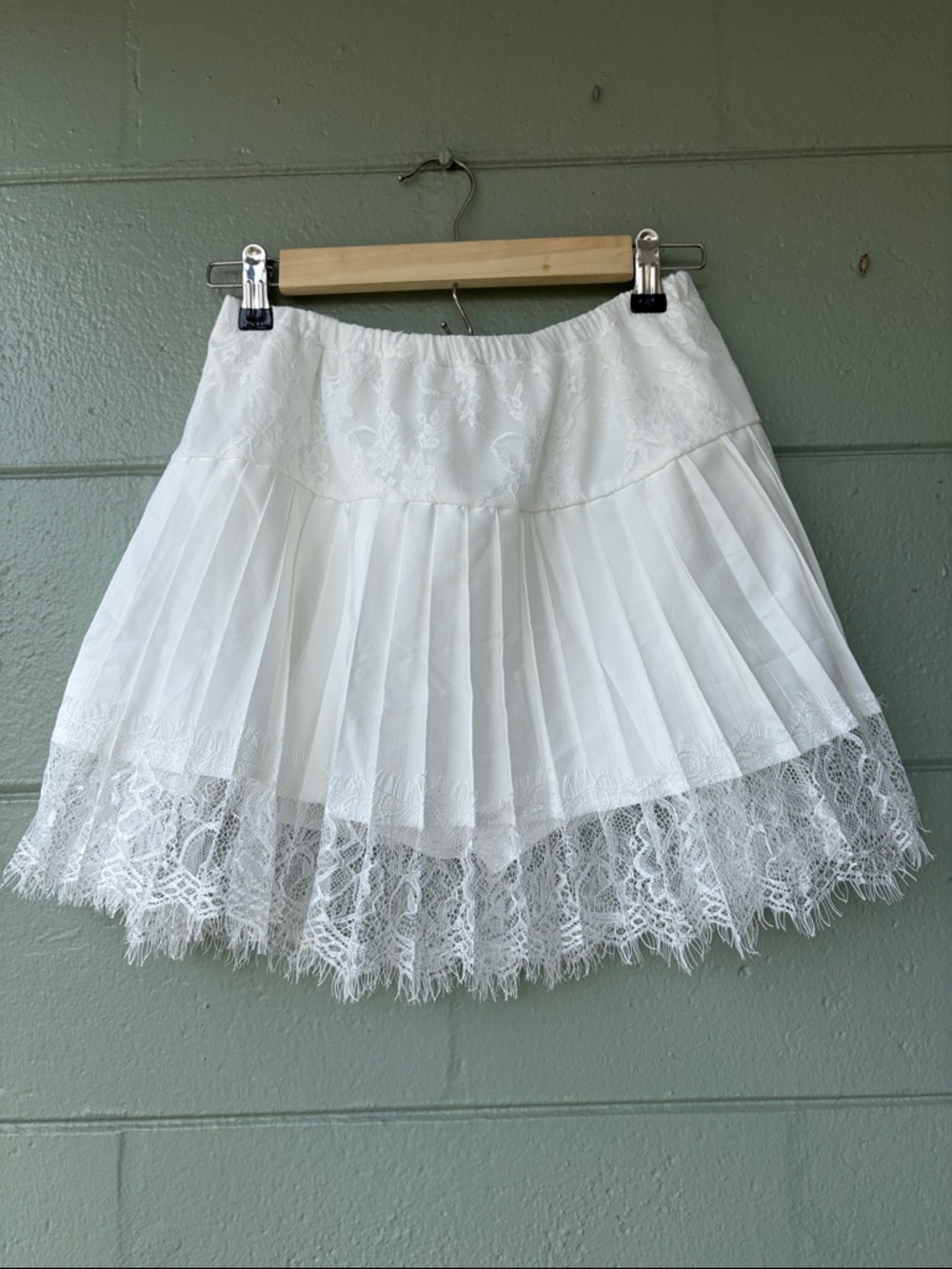 White Lace Pleated Mini Skirt